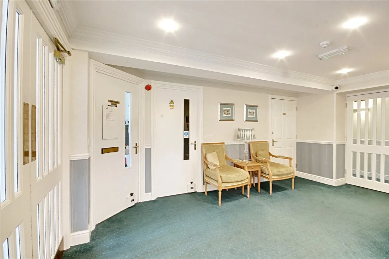 Winchmore Hill Road, London, photo 6