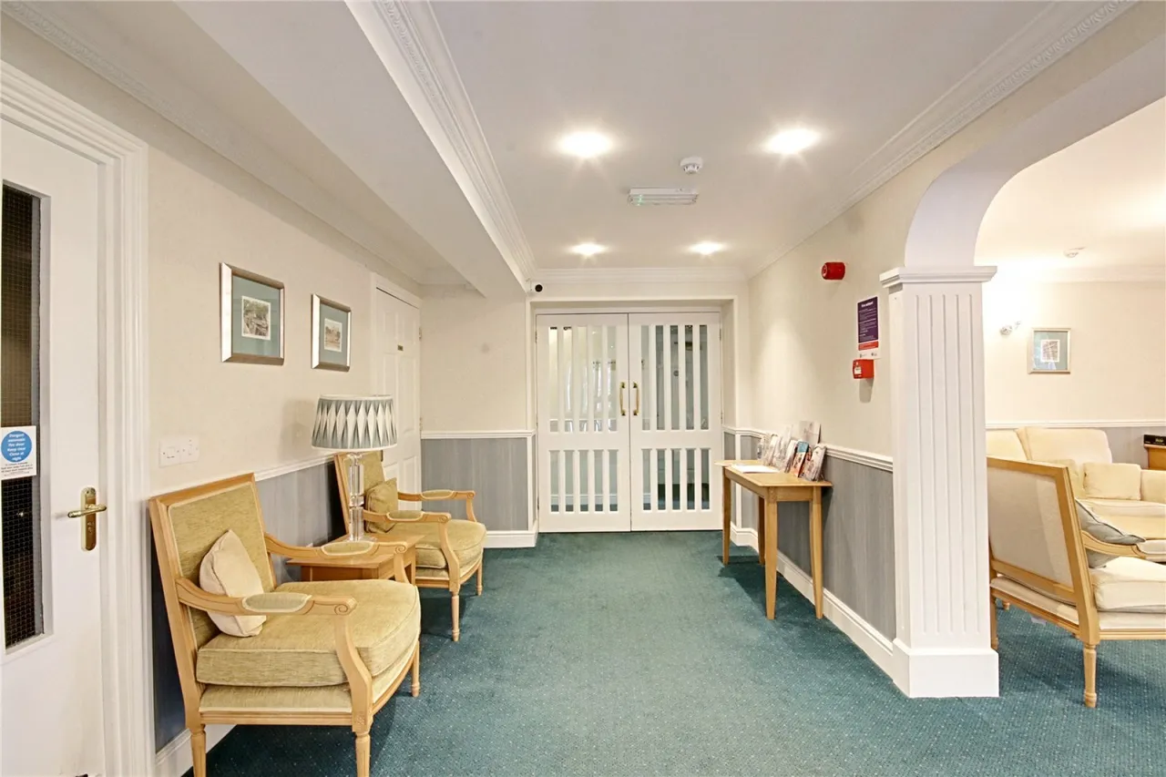 Winchmore Hill Road, London, photo 8