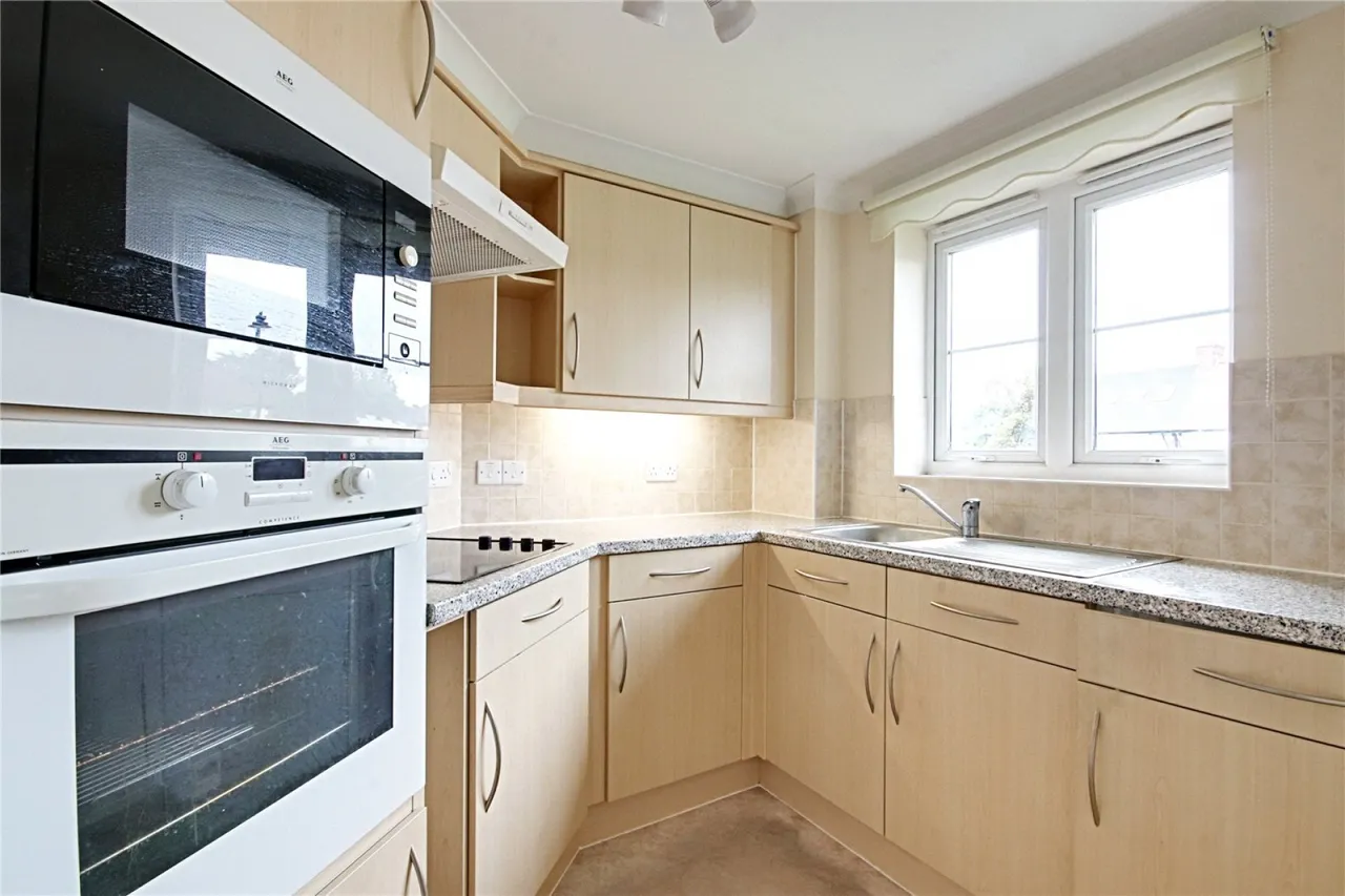 Winchmore Hill Road, London, photo 19