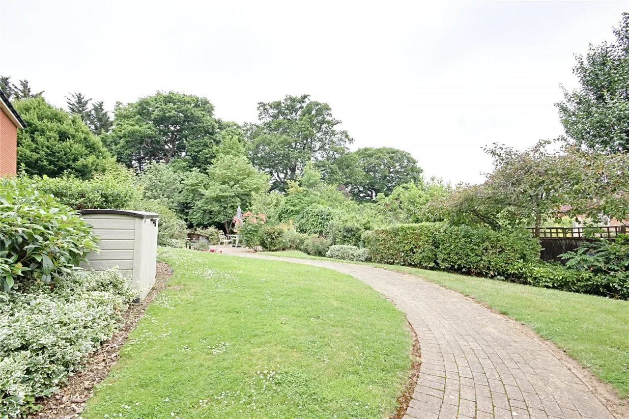 Winchmore Hill Road, London, photo 29