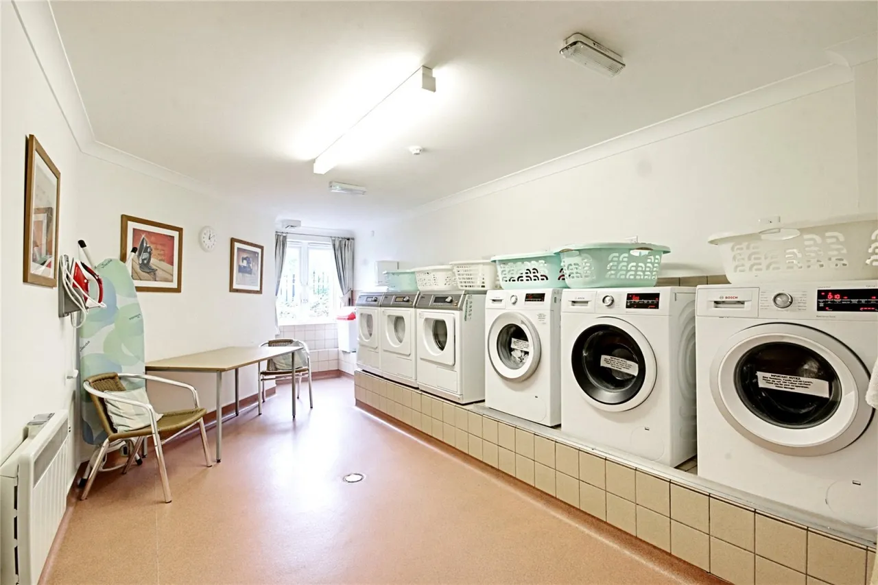 Winchmore Hill Road, London, photo 13