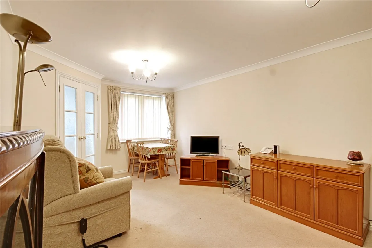 Winchmore Hill Road, London, photo 17