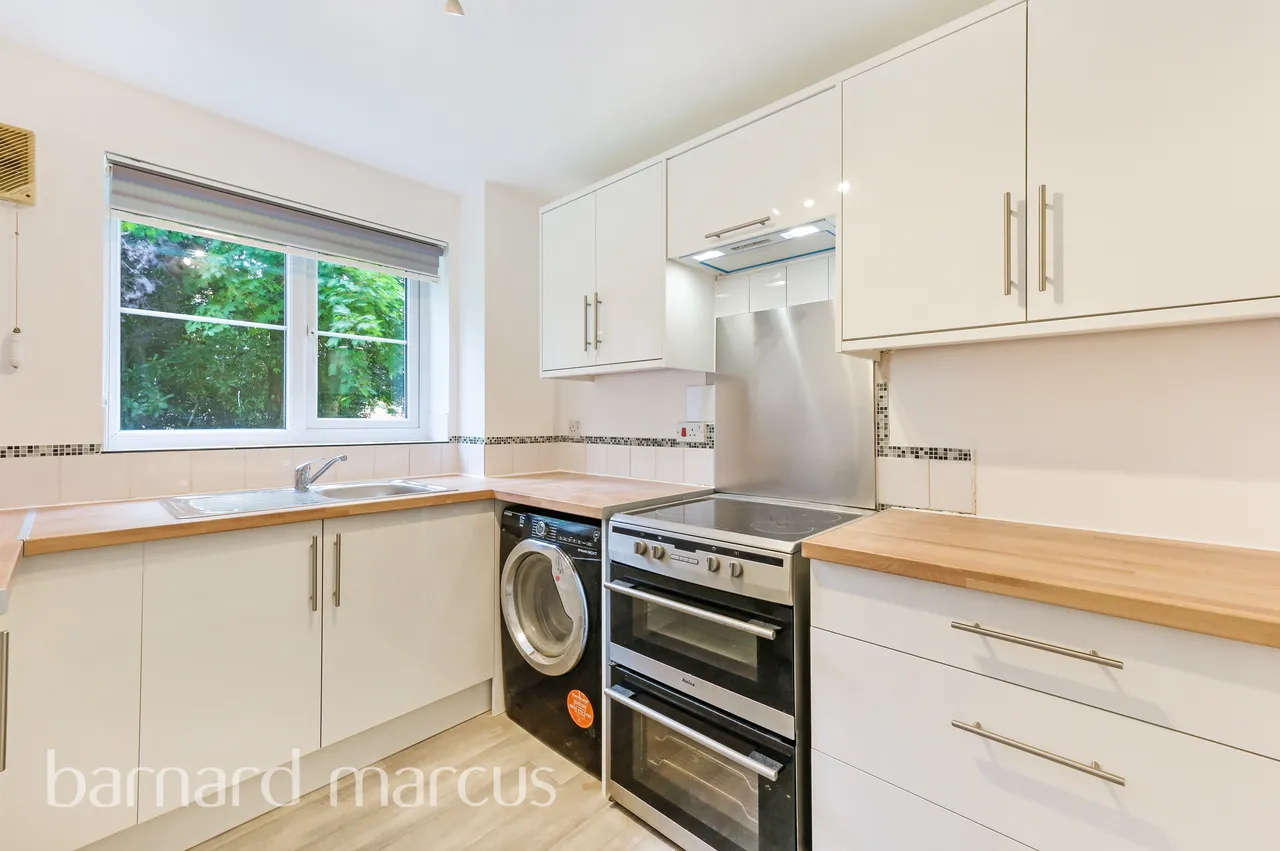 Redford Close, Feltham, TW13, photo 6