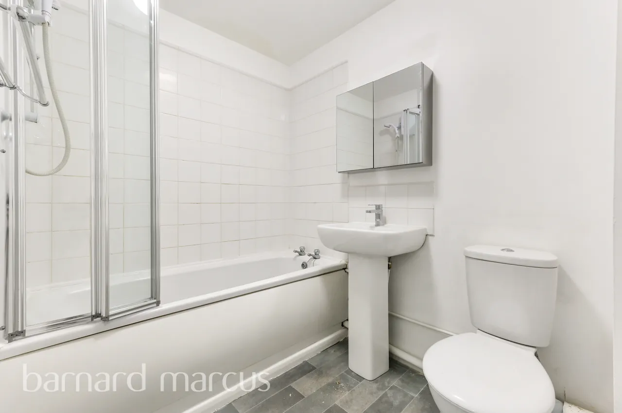 Redford Close, Feltham, TW13, photo 7