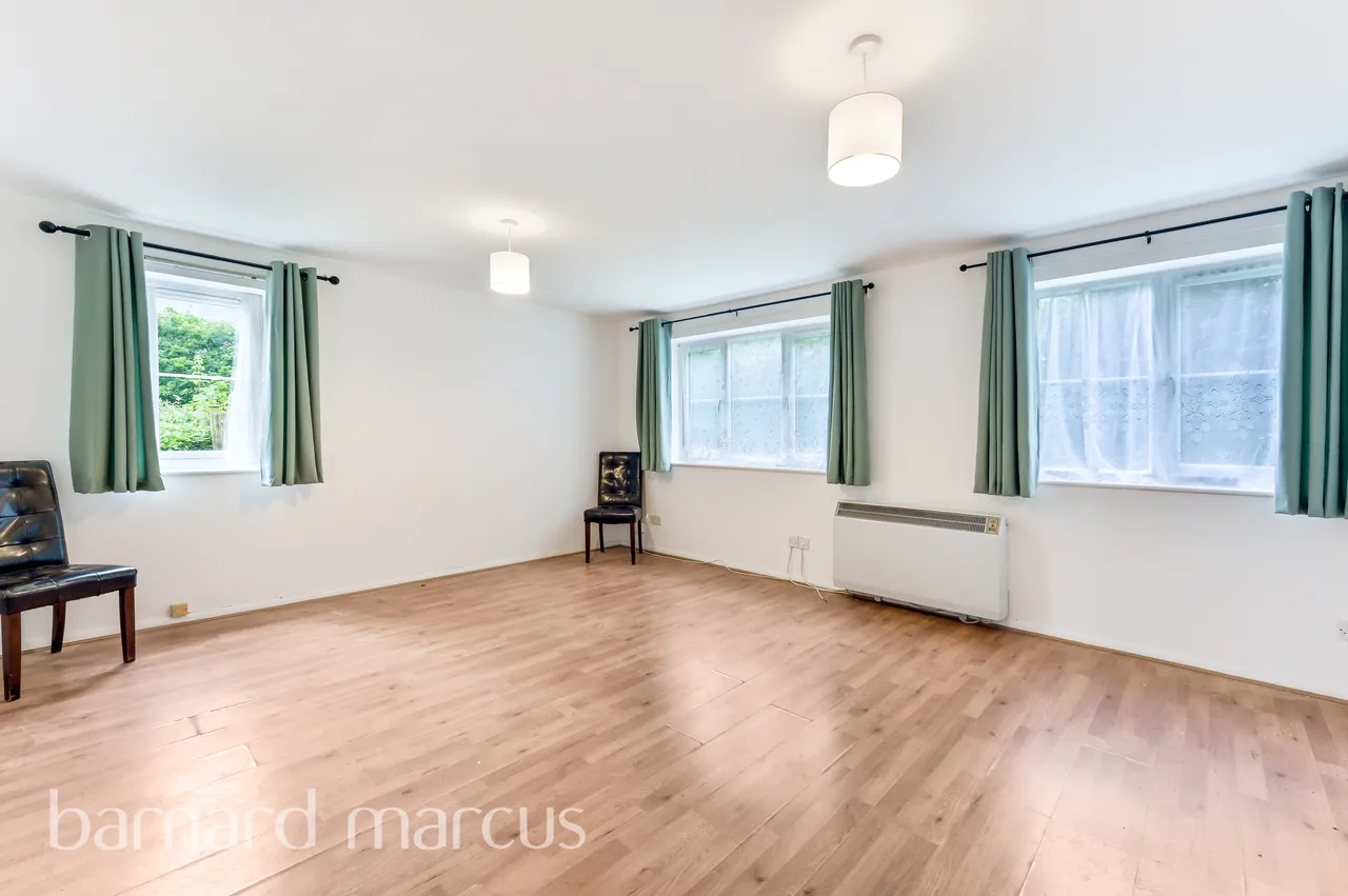 Redford Close, Feltham, TW13, photo 4