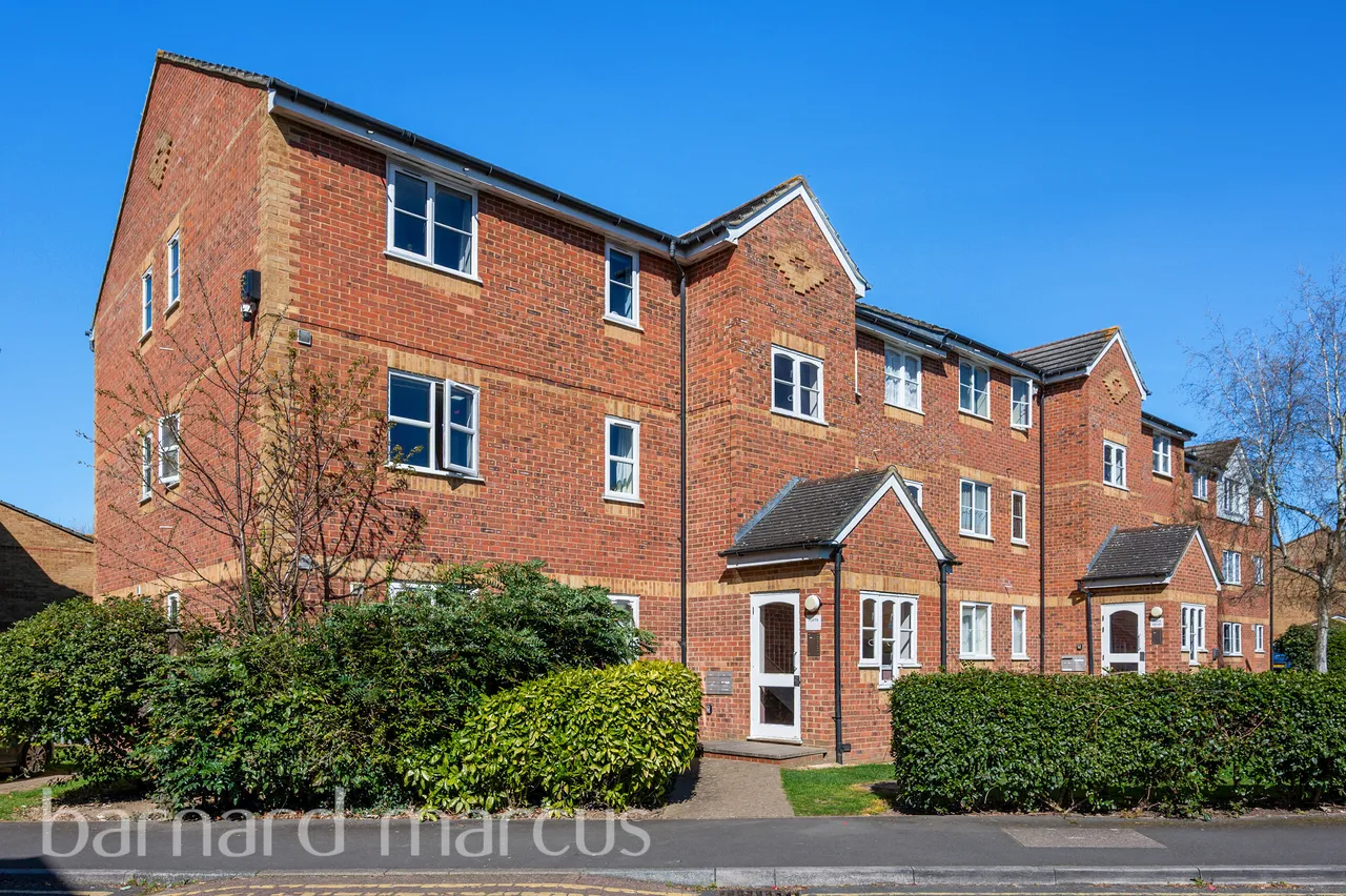 2 bed flat to rent, Redford Close, Feltham, TW13