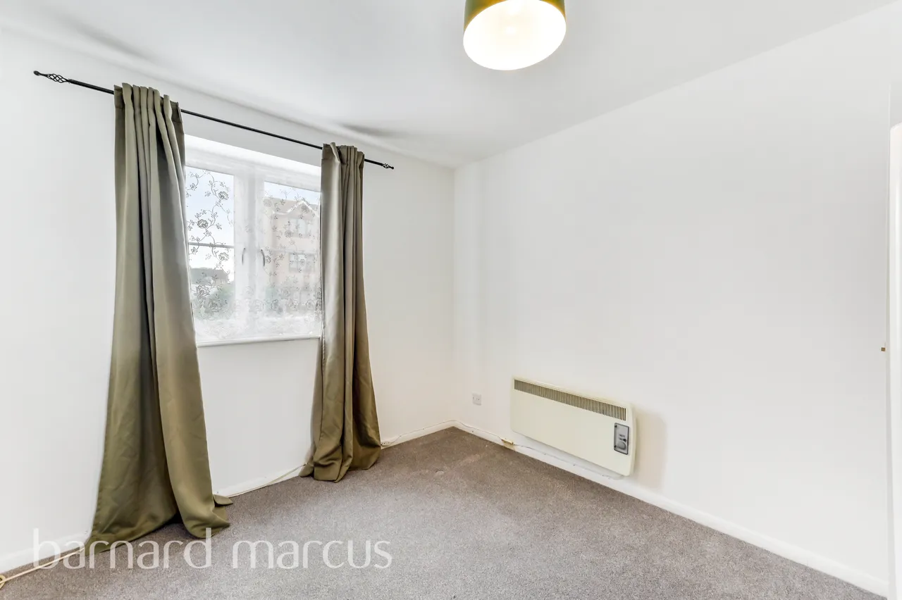 Redford Close, Feltham, TW13, photo 3