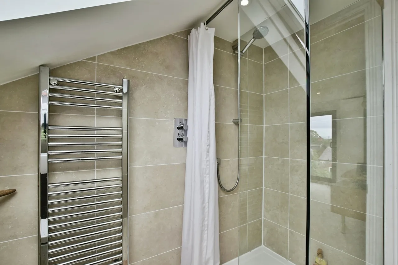 Hermitage Road, Hale, WA15, photo 26