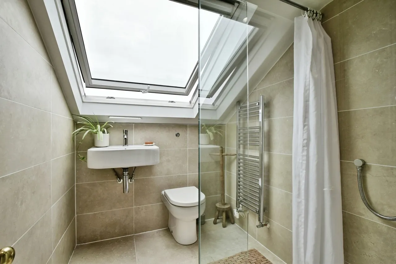Hermitage Road, Hale, WA15, photo 13