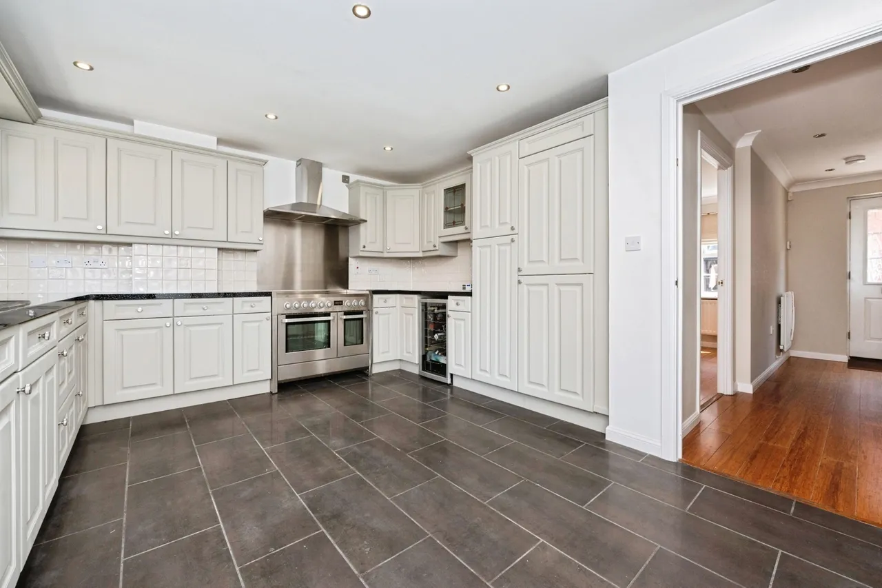 Harper Close, Chafford Hundred, Grays, Essex, RM16, photo 5