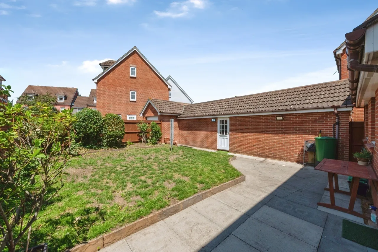Harper Close, Chafford Hundred, Grays, Essex, RM16, photo 20