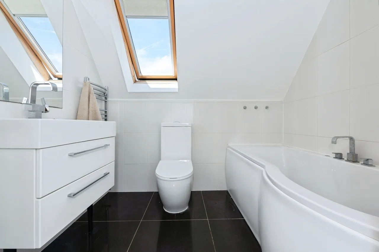 Harper Close, Chafford Hundred, Grays, Essex, RM16, photo 13