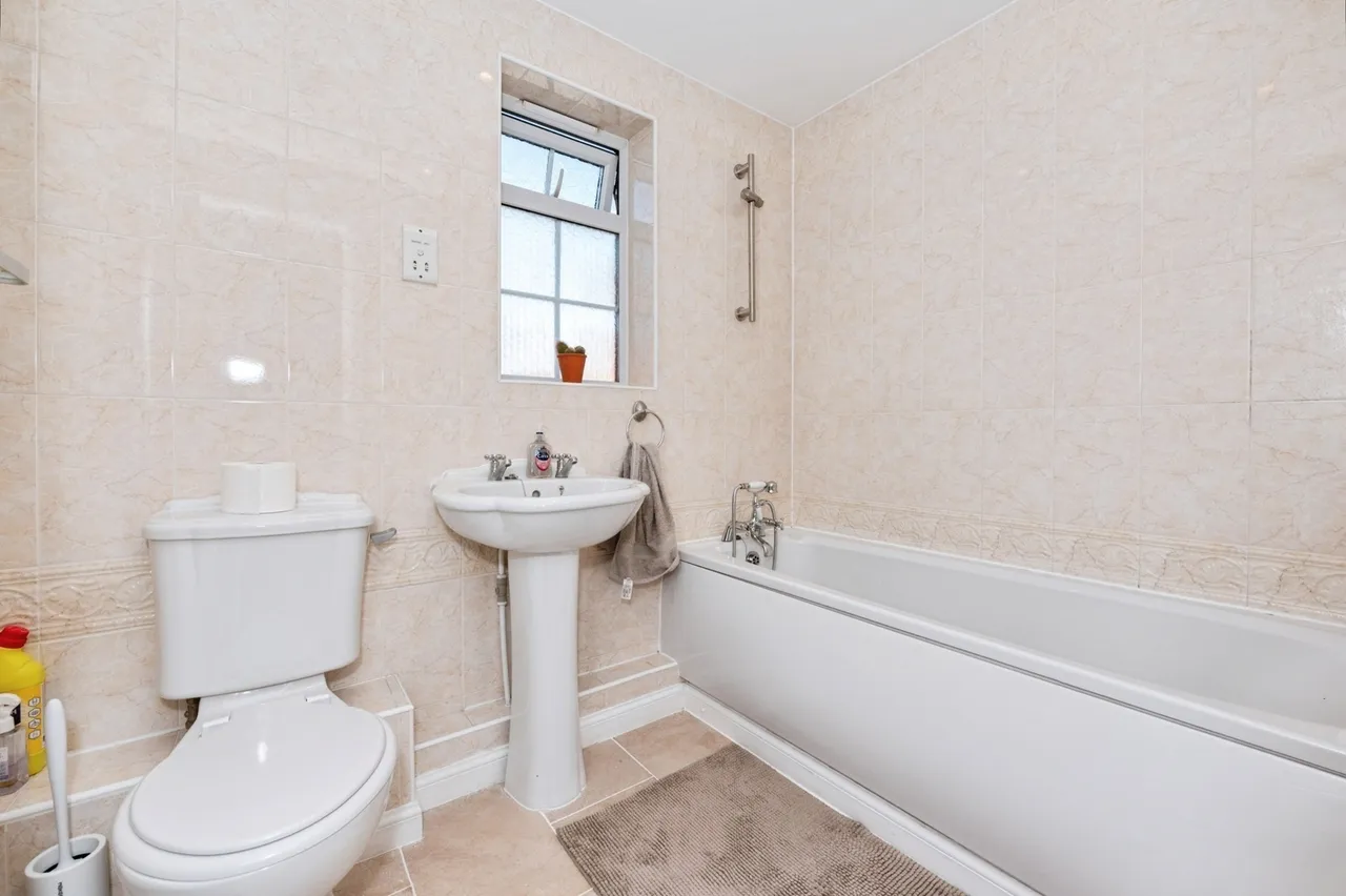 Harper Close, Chafford Hundred, Grays, Essex, RM16, photo 19