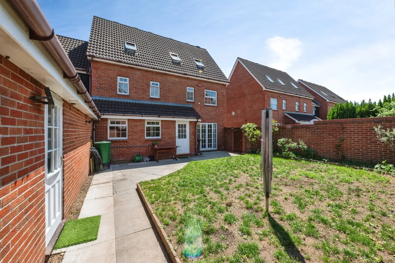 Harper Close, Chafford Hundred, Grays, Essex, RM16, photo 21