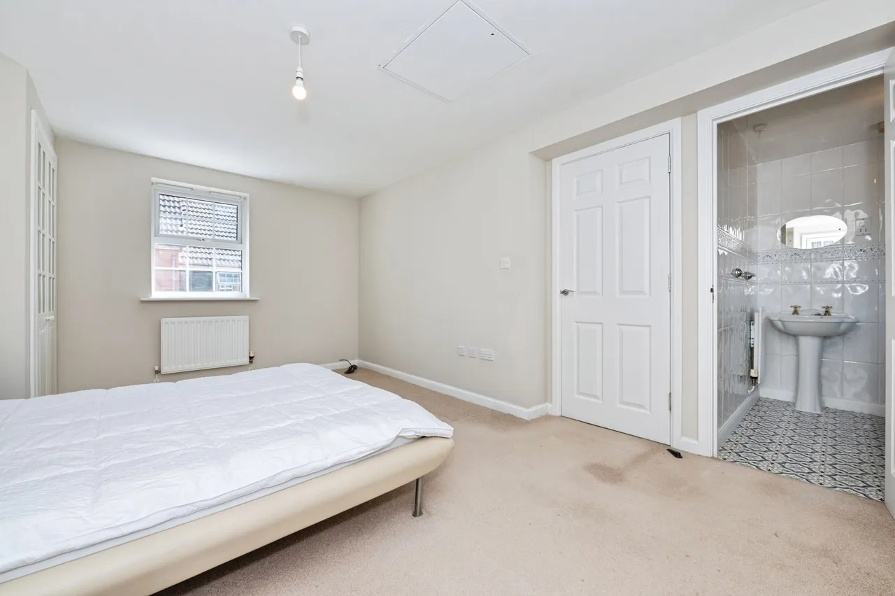 Harper Close, Chafford Hundred, Grays, Essex, RM16, photo 10