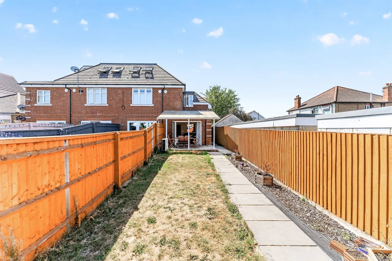 Florence Avenue, MORDEN, photo 5