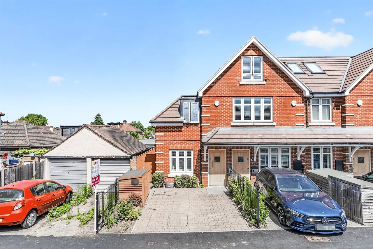 2 bed house for sale — Florence Avenue, MORDEN