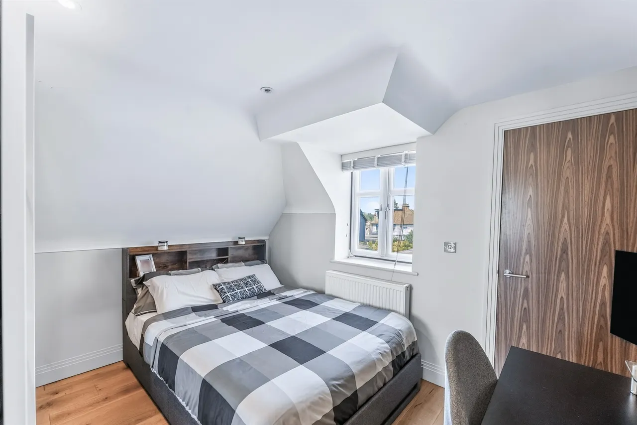 Florence Avenue, MORDEN, photo 10