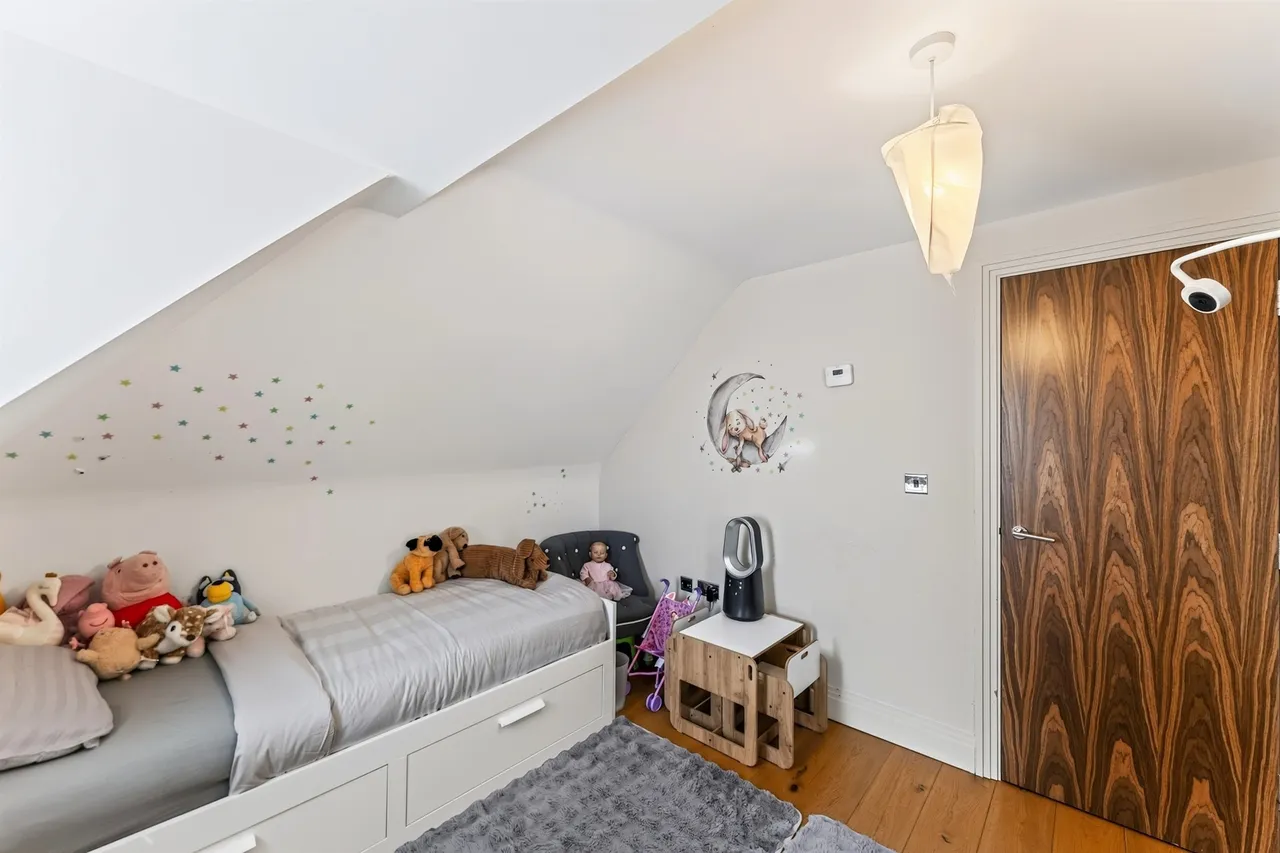 Florence Avenue, MORDEN, photo 9