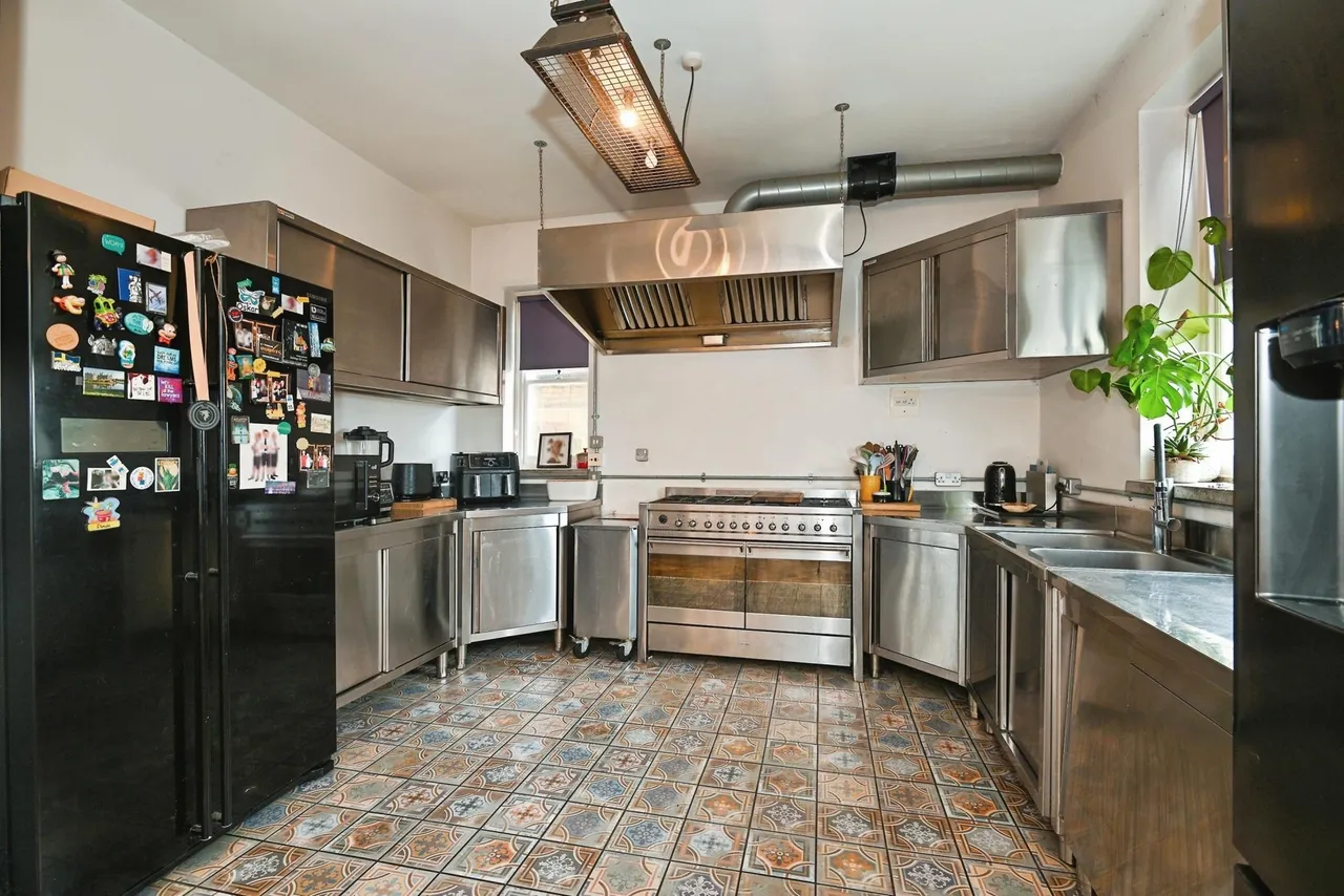 5 bed house for sale, New Road, Rochester, ME1