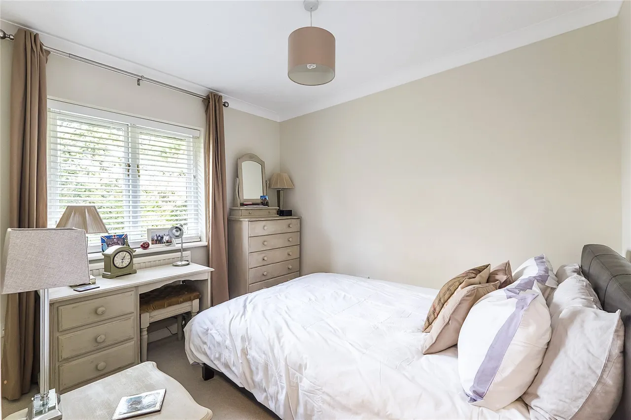 Sorbie Close, Weybridge, Surrey, KT13, photo 12