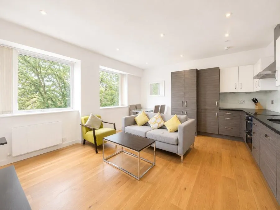 Clayton Road, Hayes, UB3, photo 2
