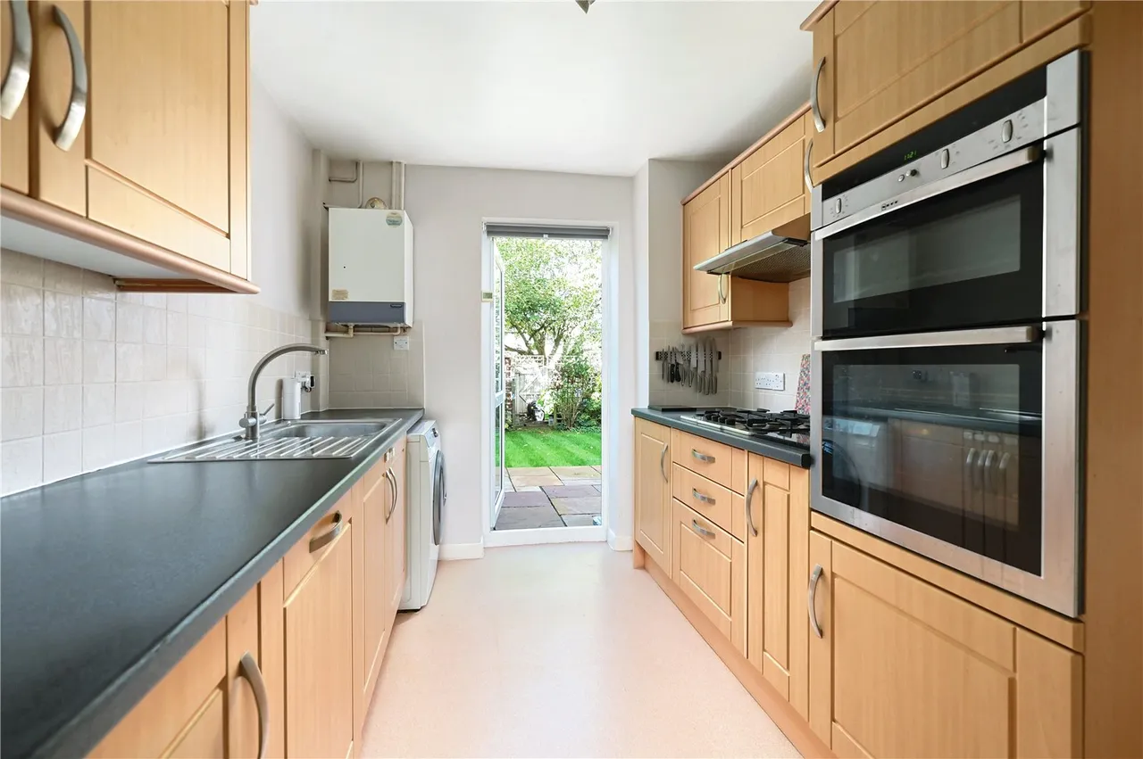 Highwood Close, Yateley, GU46, photo 3