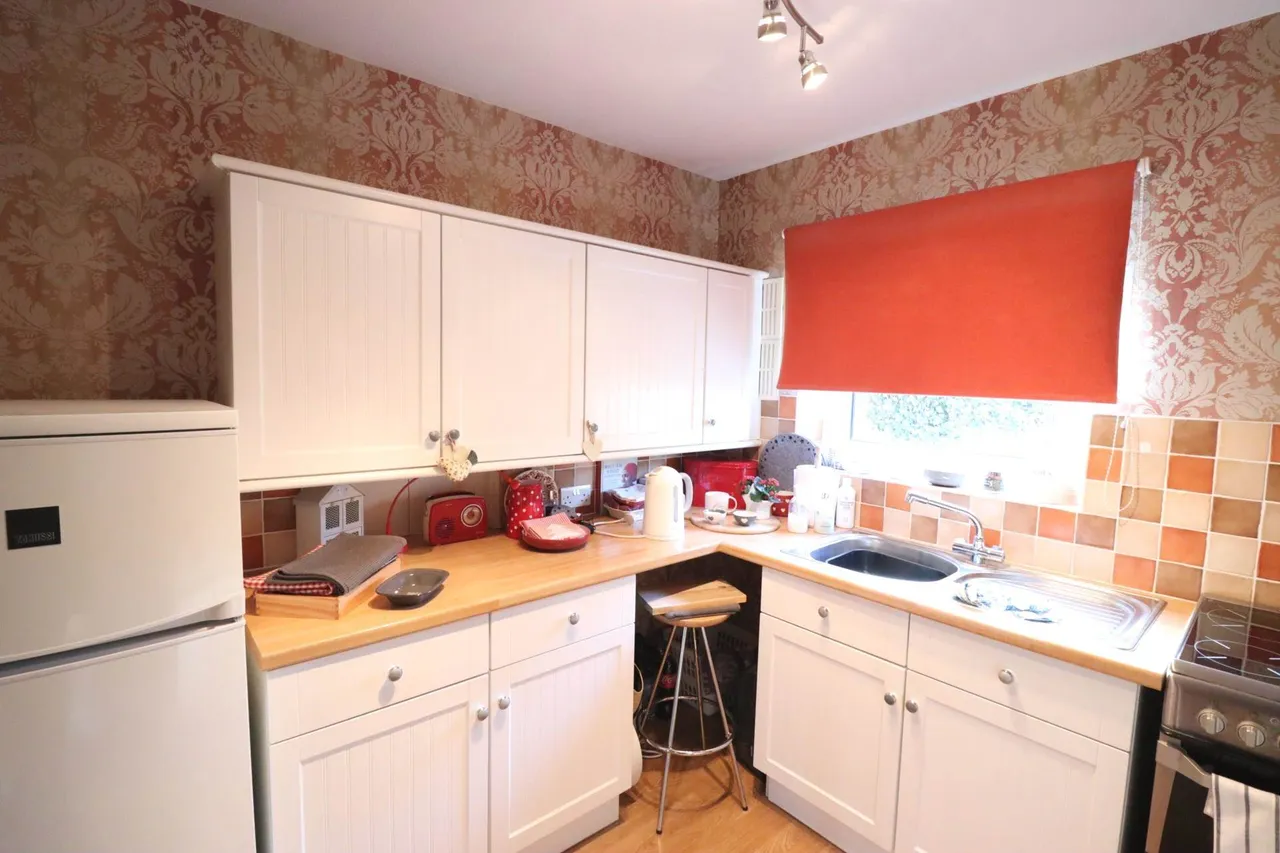 Deeds Grove, High Wycombe, HP12 3NY, photo 5