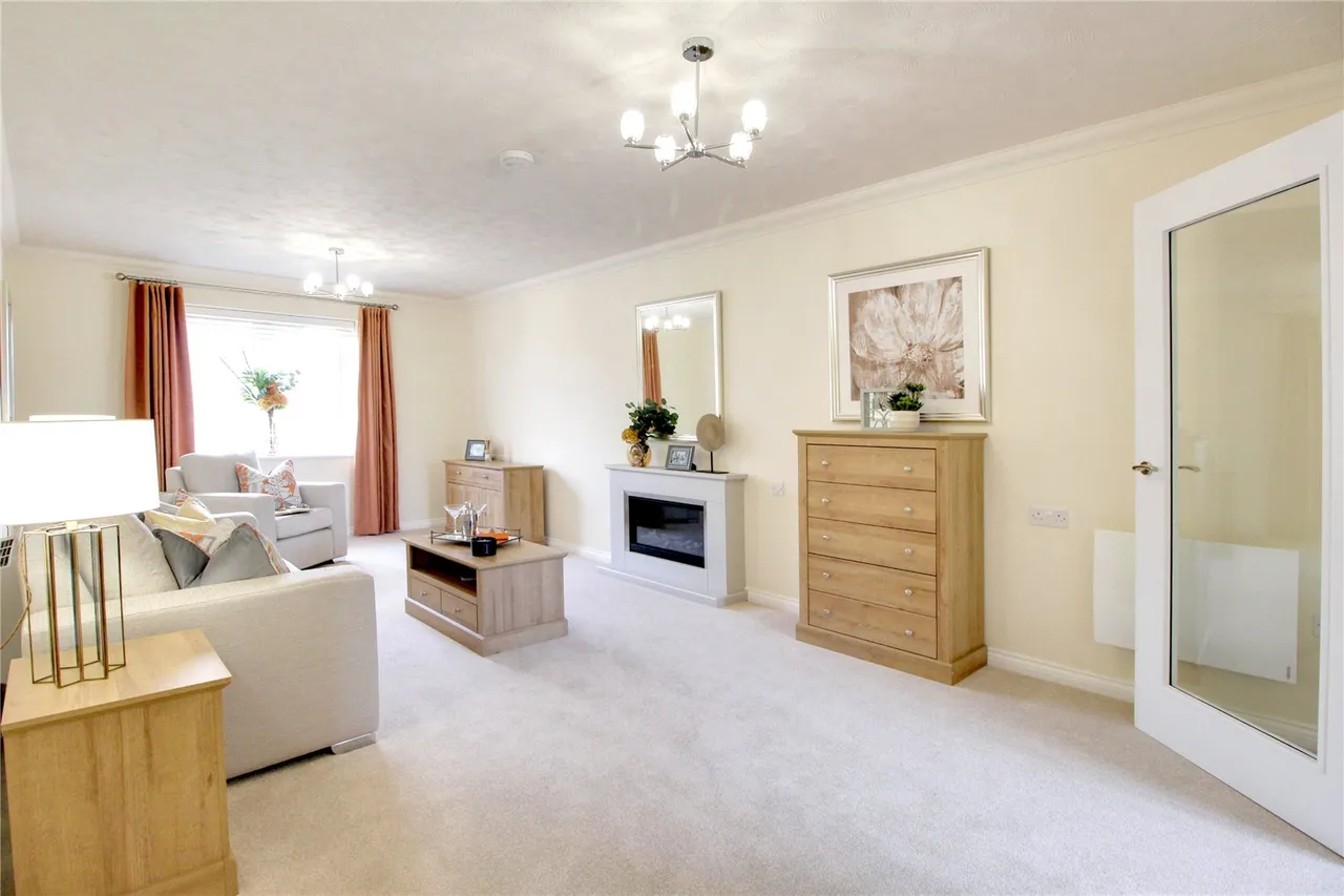 Victoria Road, Farnborough, GU14 7PN, photo 4