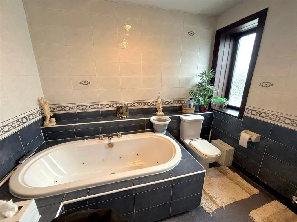 Blacksnape Road, Darwen, BB3, photo 21