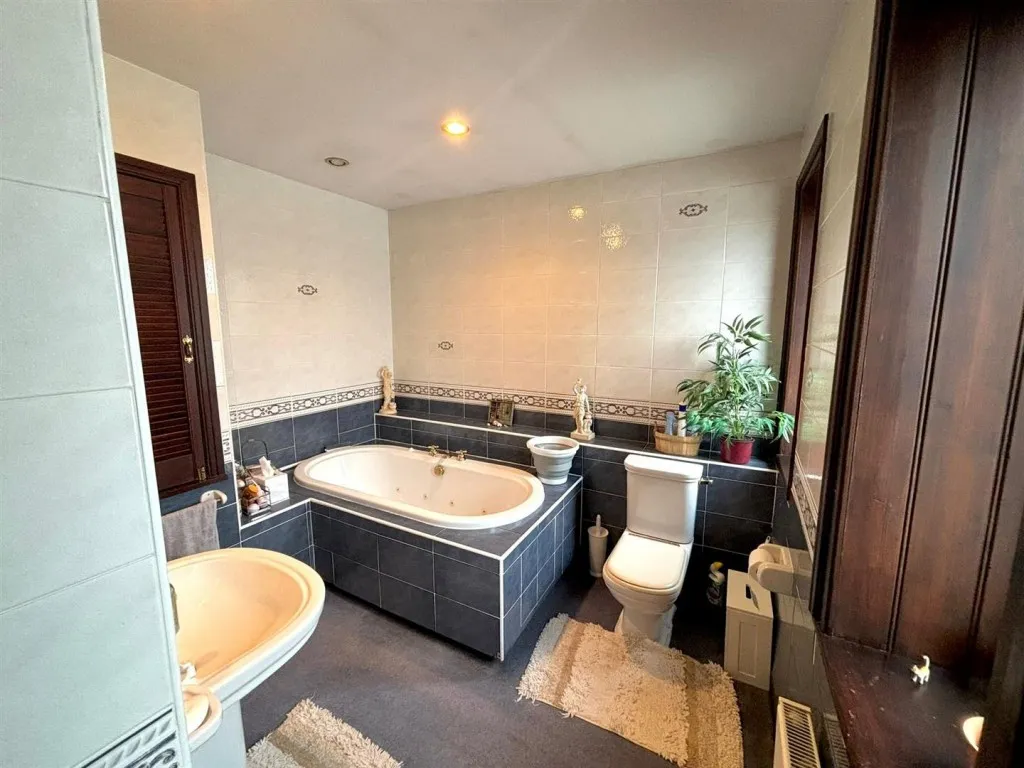 Blacksnape Road, Darwen, BB3, photo 20