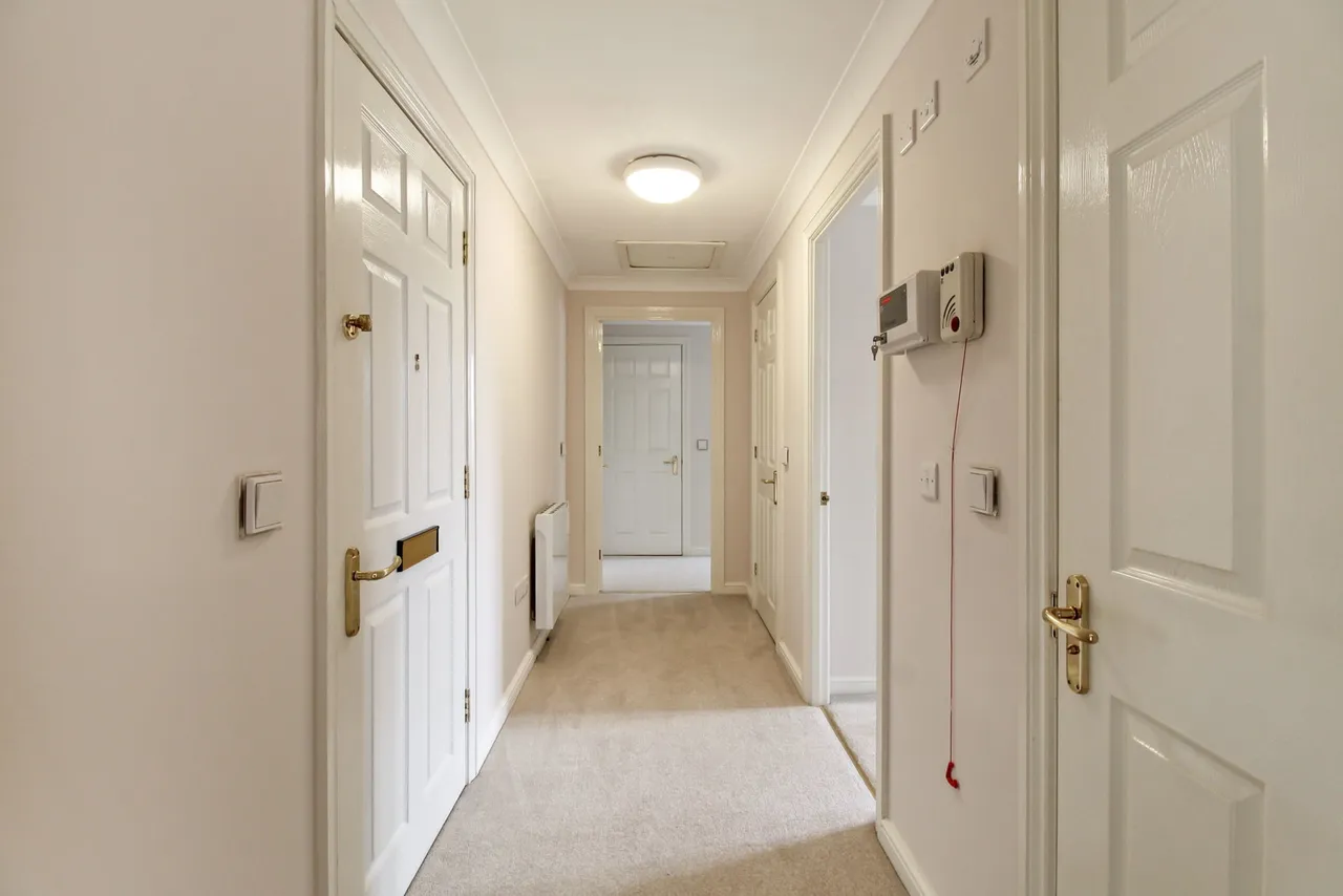 Cheltenham Road, Bishops Cleeve, photo 11