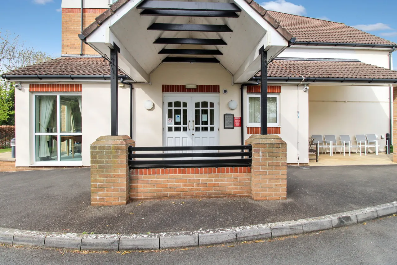 Cheltenham Road, Bishops Cleeve, photo 12