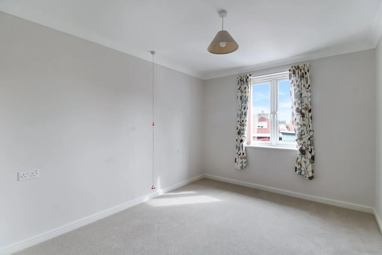 Cheltenham Road, Bishops Cleeve, photo 5