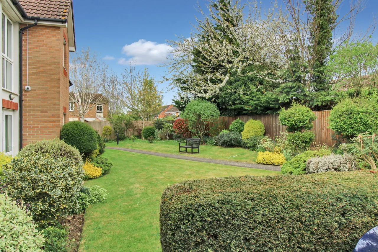 Cheltenham Road, Bishops Cleeve, photo 2