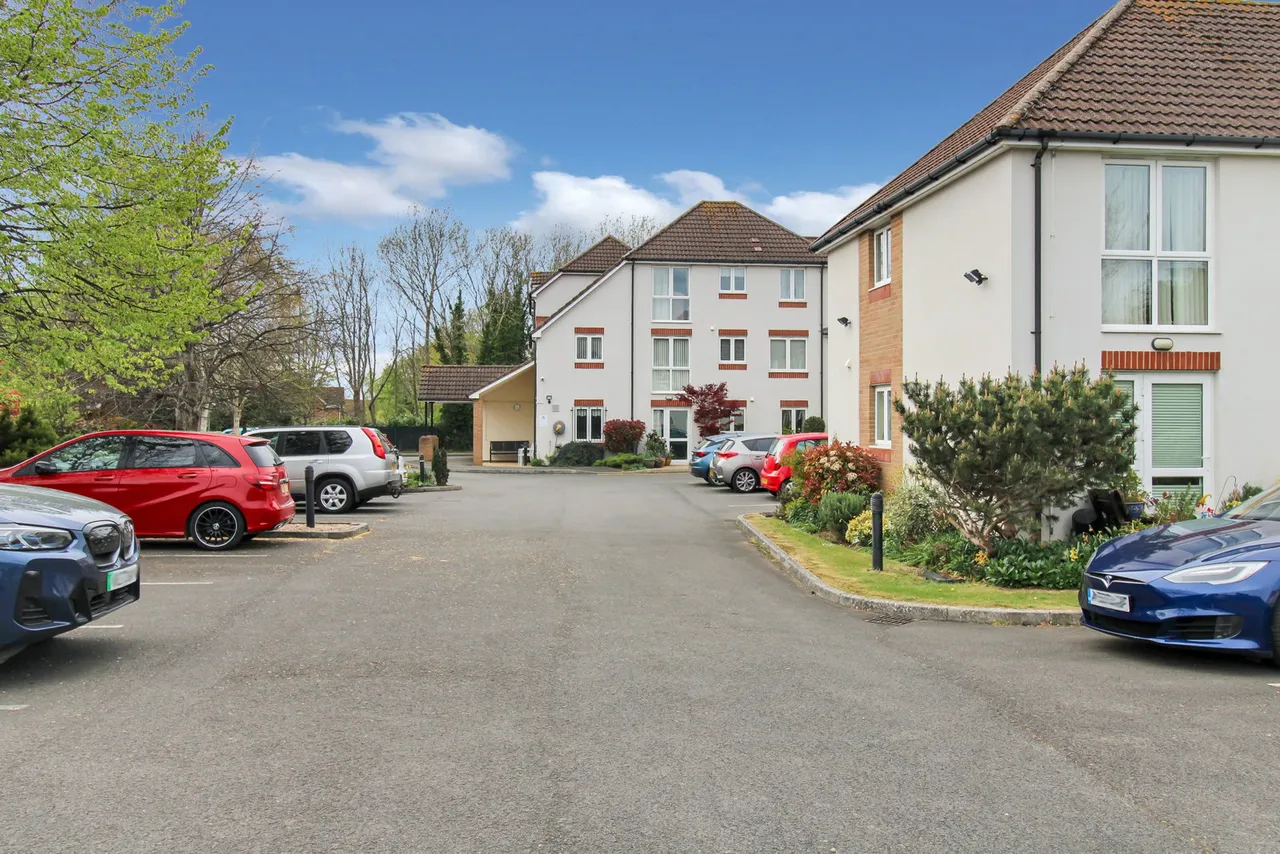 Cheltenham Road, Bishops Cleeve, photo 16