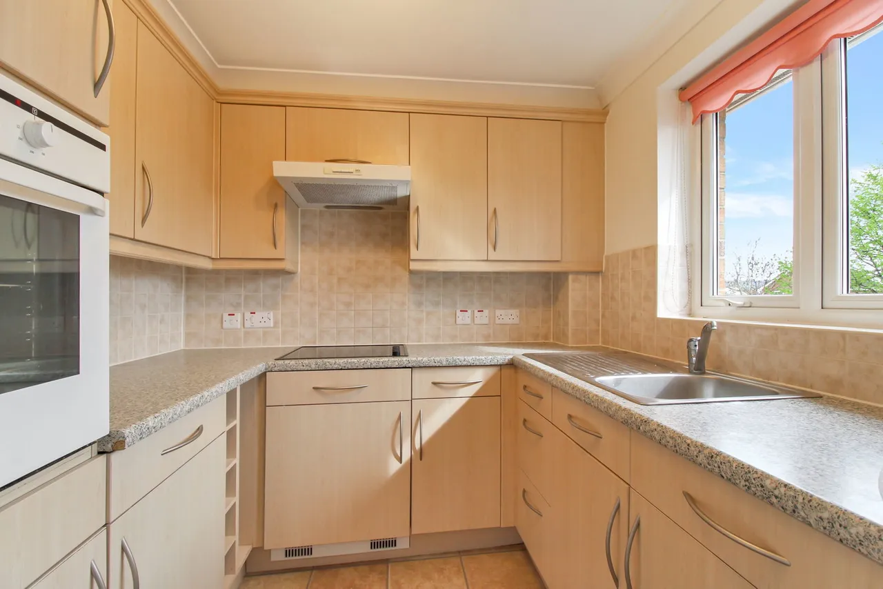 Cheltenham Road, Bishops Cleeve, photo 3