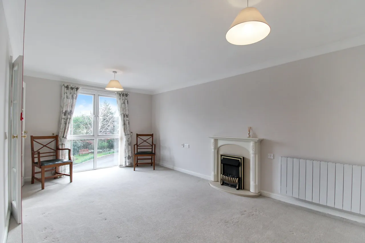 Cheltenham Road, Bishops Cleeve, photo 4