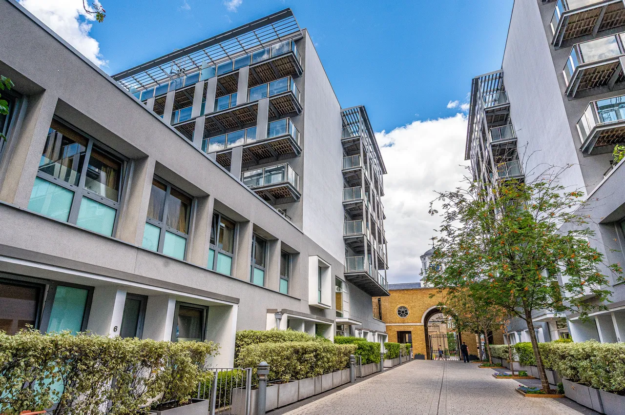 3 bed flat for sale, London, SE18
