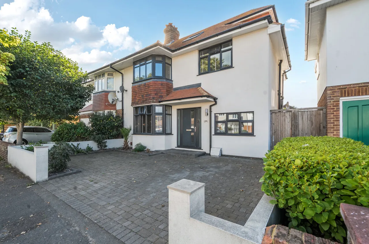 4 bed house for sale, George V Avenue, Worthing, BN11