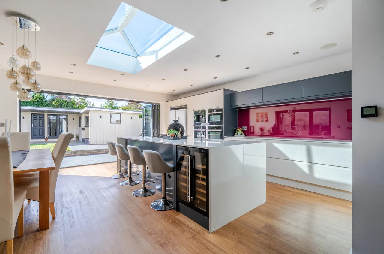 George V Avenue, Worthing, BN11, photo 2