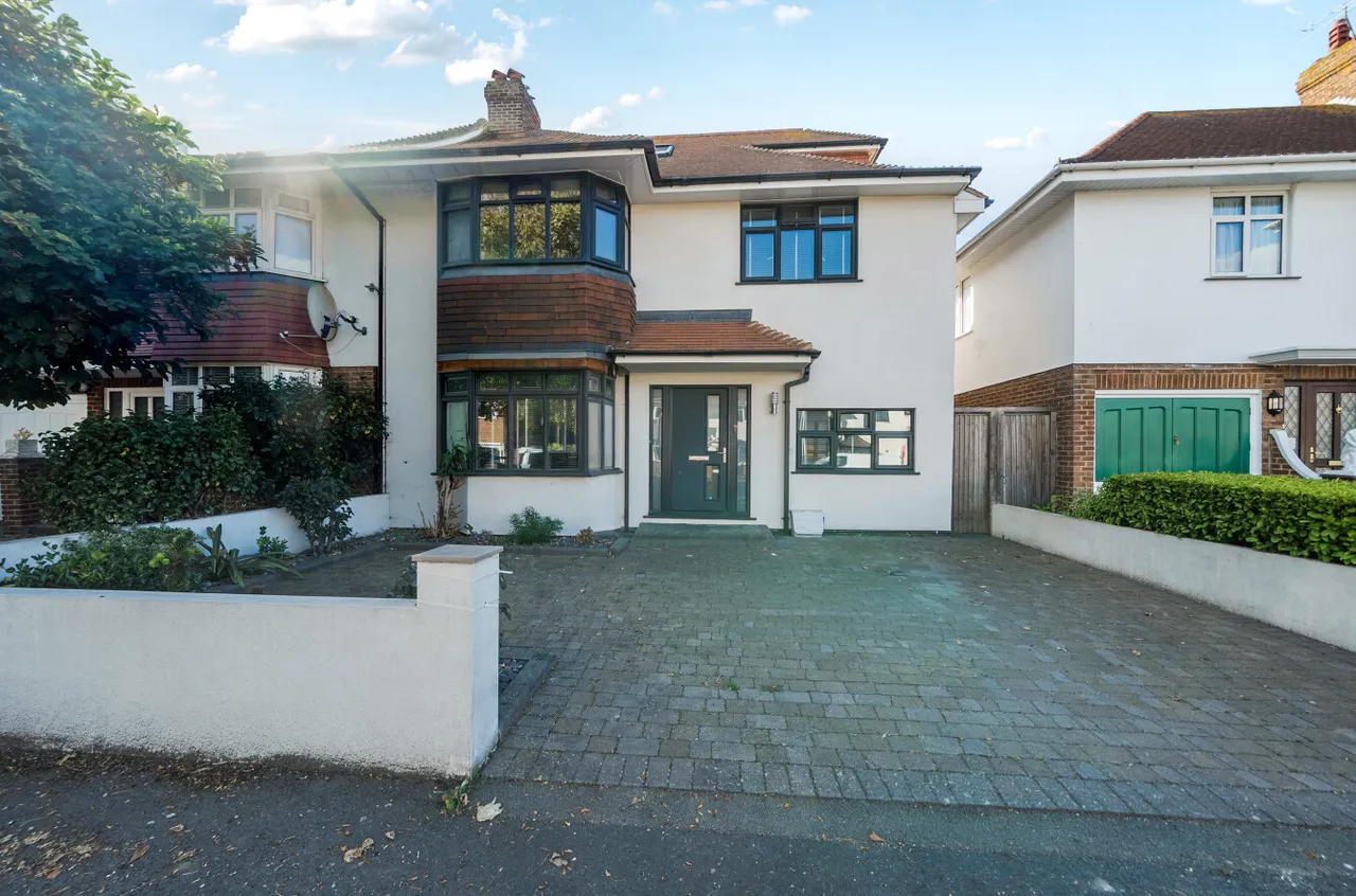 George V Avenue, Worthing, BN11, photo 17