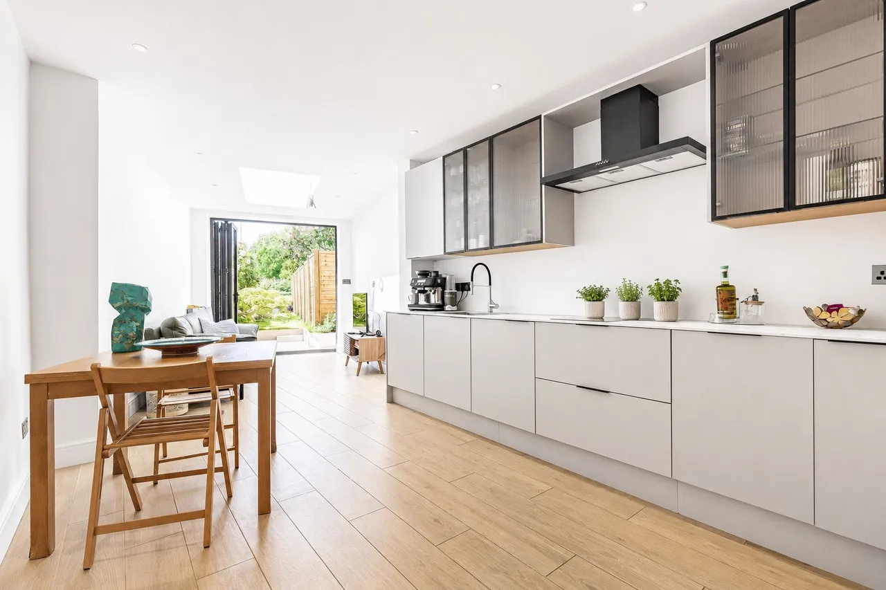 2 bed flat for sale — Twilley Street, Wandsworth, London, SW18
