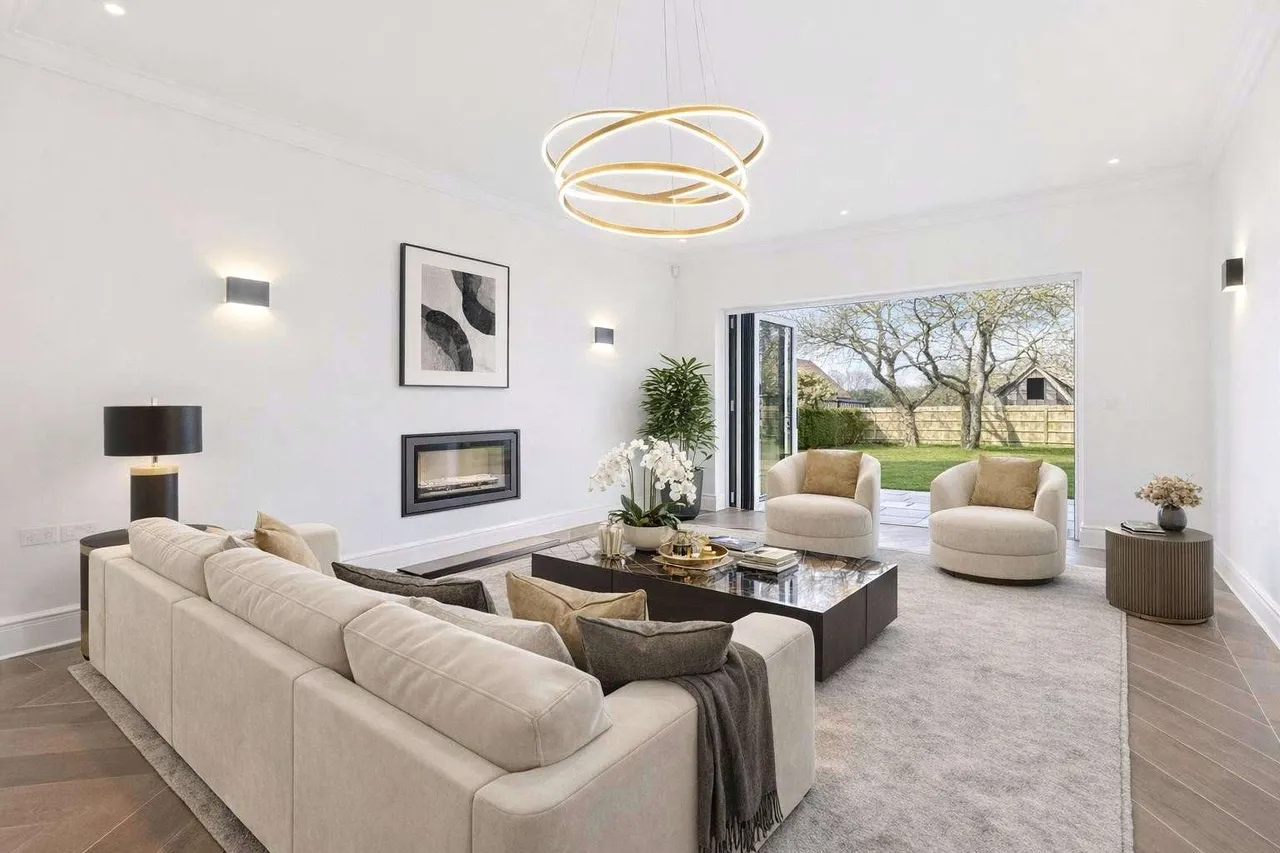 Alba House, Brook Avenue, Warsash, Southampton, SO31 9HR, photo 2