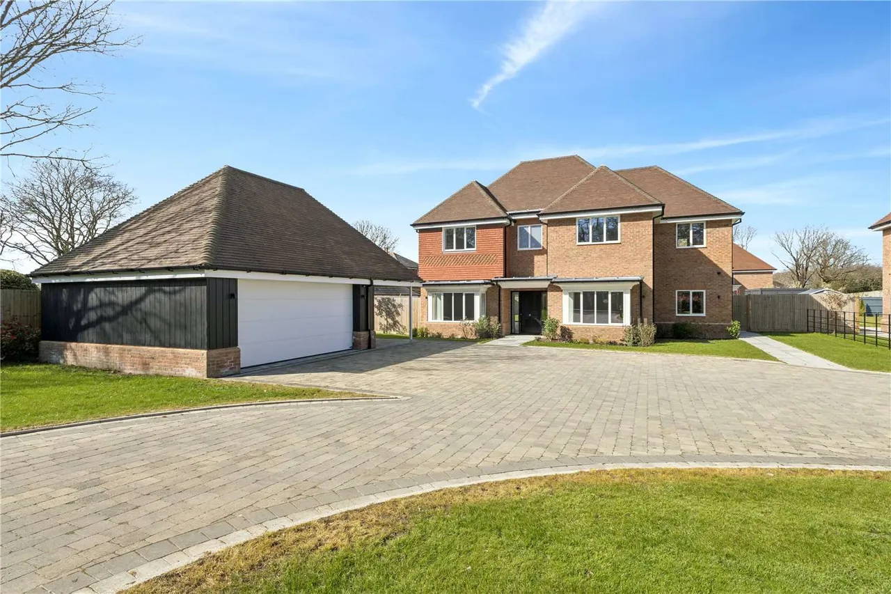 5 bed new development for sale — Alba House, Brook Avenue, Warsash, Southampton, SO31 9HR