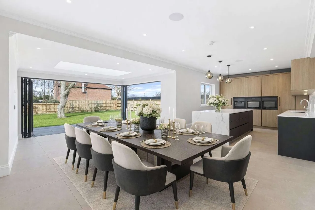 Alba House, Brook Avenue, Warsash, Southampton, SO31 9HR, photo 3