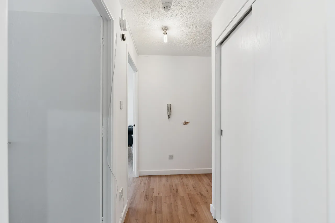 Miller Street, Canada Court, G1, photo 17