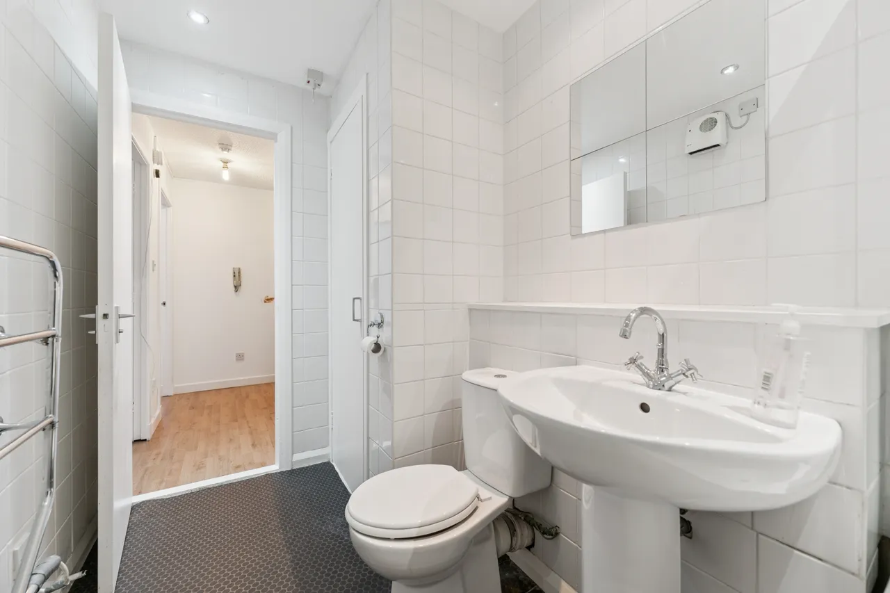 Miller Street, Canada Court, G1, photo 14