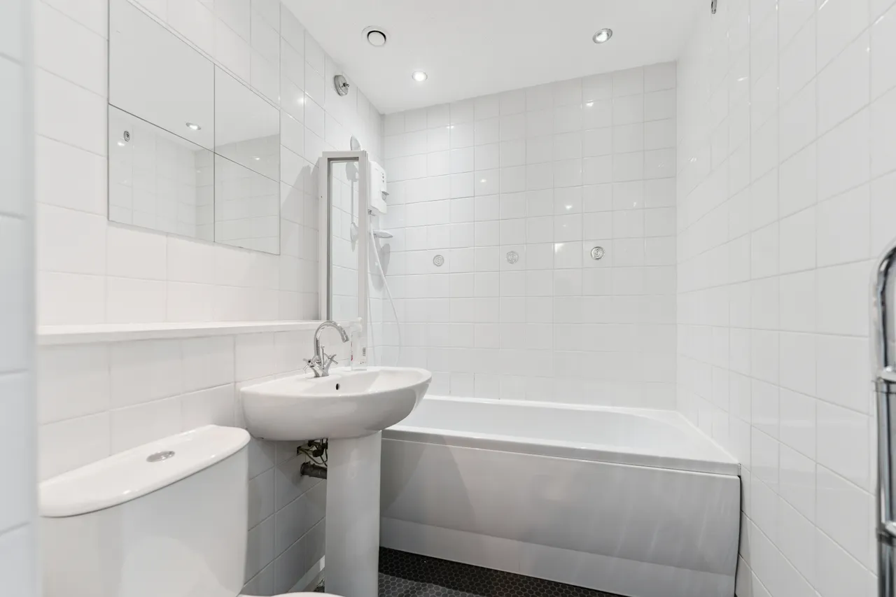Miller Street, Canada Court, G1, photo 13