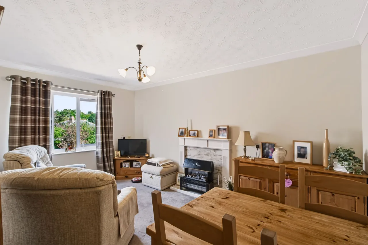 Oulton Court, Grappenhall, Warrington, WA4 2NT, photo 2